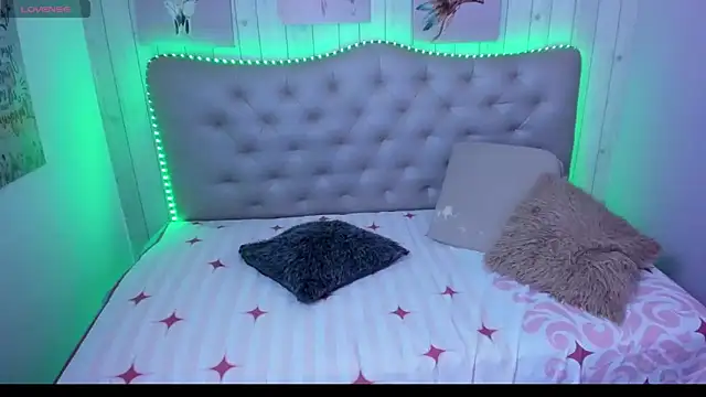 Snapshot of tamara_colliins_ chatting on 03-21-25, 03:44 tamara colliins  online show from 03-21-25, 03:44