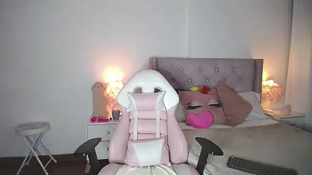 destinysweet21 online show from 12-19-24, 09:40