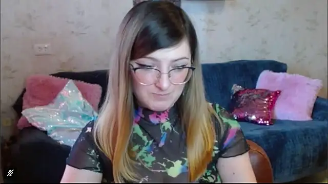 Snapshot of Arielsssplash chatting on 10-30-25, 08:05 Arielsssplash online show from 10-30-25, 08:05