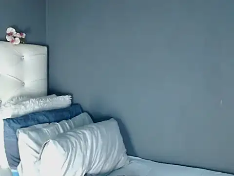 Snapshot of _MoniqueLovay_ chatting on 09-21-25, 11:01  MoniqueLovay  online show from 09-21-25, 11:01