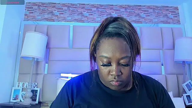 ShaniaBrownn online show from 10-14-25, 07:47