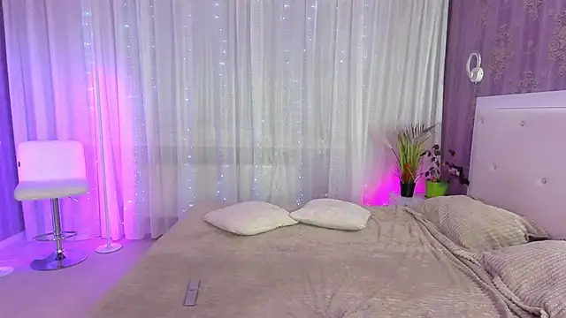 Snapshot of MirandaQueen chatting on 03-03-25, 08:11 MirandaQueen online show from 03-03-25, 08:11