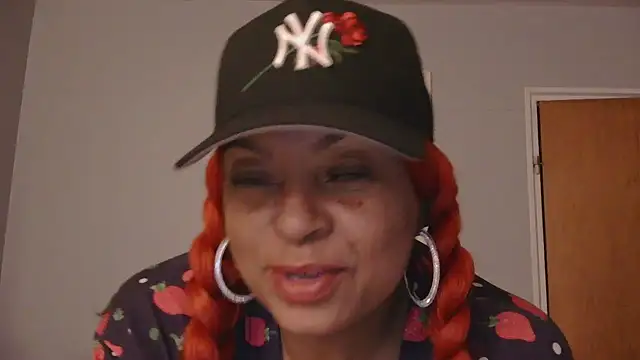 MSweetLindaParks online show from 10-30-25, 04:25