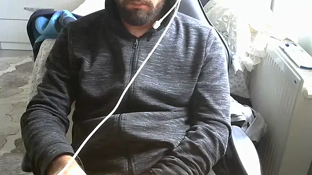 Snapshot of crazybaby5461 chatting on 10-19-25, 11:44 crazybaby5461 online show from 10-19-25, 11:44