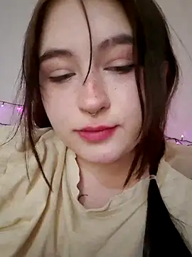 Yammy Yumi online show from 02-13-25, 01:05