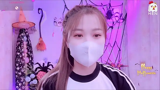 Snapshot of hen237 chatting on 10-25-25, 09:42 hen237 online show from 10-25-25, 09:42