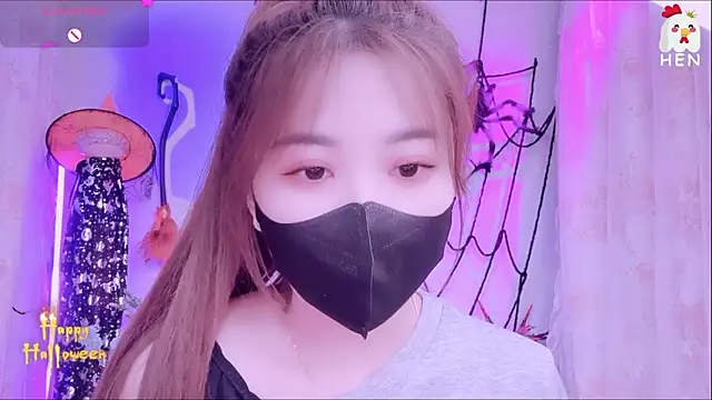 Snapshot of hen237 chatting on 11-07-25, 12:32 hen237 online show from 11-07-25, 12:32