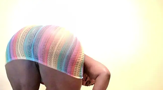 Snapshot of Queen_BootyXXX chatting on 03-21-25, 02:28 Queen BootyXXX online show from 03-21-25, 02:28