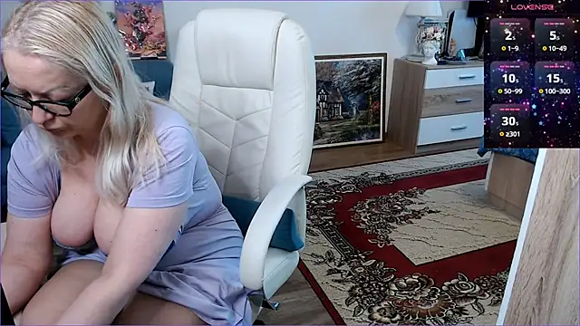 Snapshot of EllyBigBoobs chatting on 09-11-25, 09:31 EllyBigBoobs online show from 09-11-25, 09:31