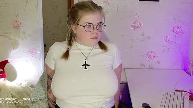 sinnamon  online show from 10-08-25, 05:43