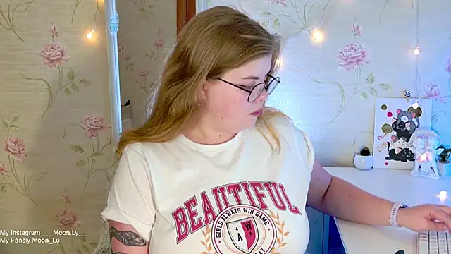 sinnamon  online show from 11-22-25, 03:11