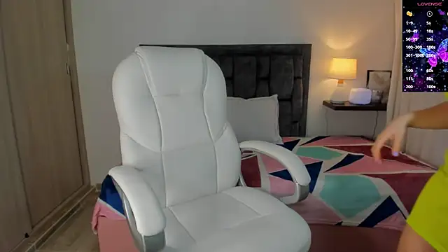 Snapshot of lucia_s1 chatting on 02-11-25, 11:10 lucia s1 online show from 02-11-25, 11:10