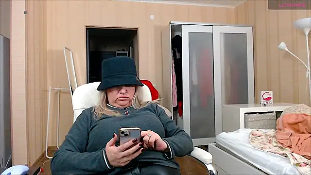 Snapshot of PamHardFuck chatting on 01-25-25, 03:40 PamHardFuck online show from 01-25-25, 03:40