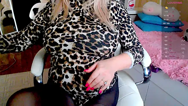 Snapshot of PamHardFuck chatting on 02-22-25, 11:46 PamHardFuck online show from 02-22-25, 11:46