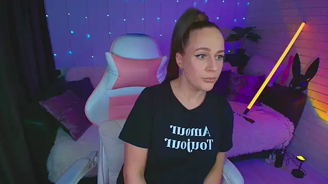 pepper cat  online show from 12-04-25, 03:49