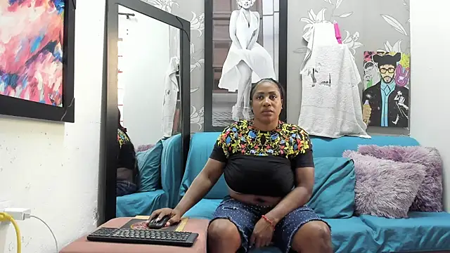 Snapshot of Karen_Bis chatting on 01-14-26, 08:58 Karen Bis online show from 01-14-26, 08:58