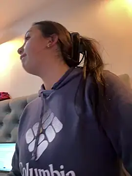 Snapshot of Hannahoff chatting on 02-05-25, 04:37 Hannahoff online show from 02-05-25, 04:37