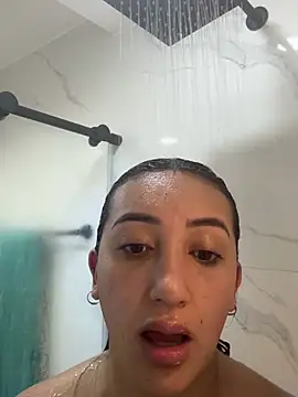 Snapshot of Hannahoff chatting on 02-05-25, 07:10 Hannahoff online show from 02-05-25, 07:10