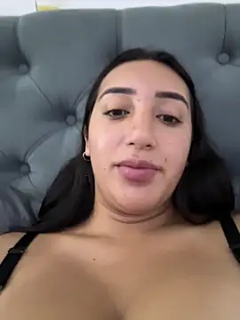 Snapshot of Hannahoff chatting on 02-14-25, 01:23 Hannahoff online show from 02-14-25, 01:23