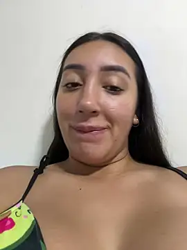 Snapshot of Hannahoff chatting on 02-14-25, 06:12 Hannahoff online show from 02-14-25, 06:12