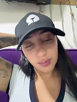 Snapshot of Hannahoff chatting on 03-03-25, 11:03 Hannahoff online show from 03-03-25, 11:03