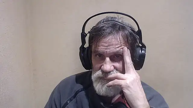 Snapshot of AlexNudo chatting on 01-08-25, 03:17 AlexNudo online show from 01-08-25, 03:17