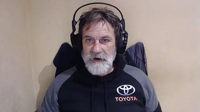 Snapshot of AlexNudo chatting on 10-30-25, 07:32 AlexNudo online show from 10-30-25, 07:32