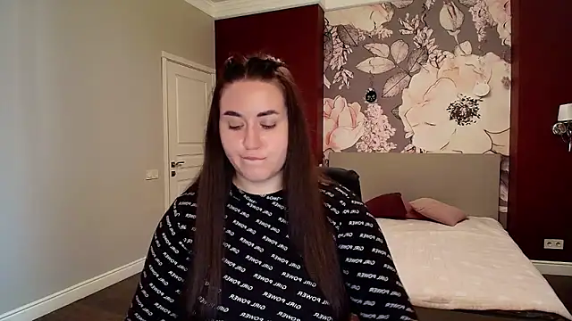 Roxie Bradley online show from 10-06-25, 05:49