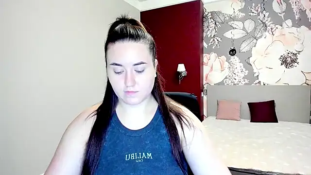 Roxie Bradley online show from 02-18-26, 06:42