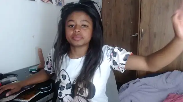 Snapshot of charlott7 chatting on 12-16-24, 04:27 charlott7 online show from 12-16-24, 04:27