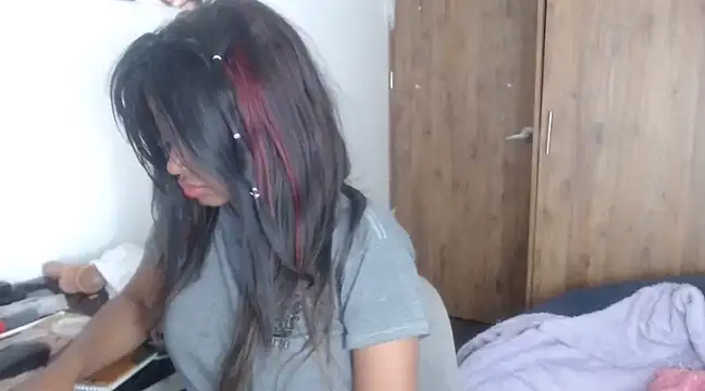 Snapshot of charlott7 chatting on 12-17-24, 01:50 charlott7 online show from 12-17-24, 01:50