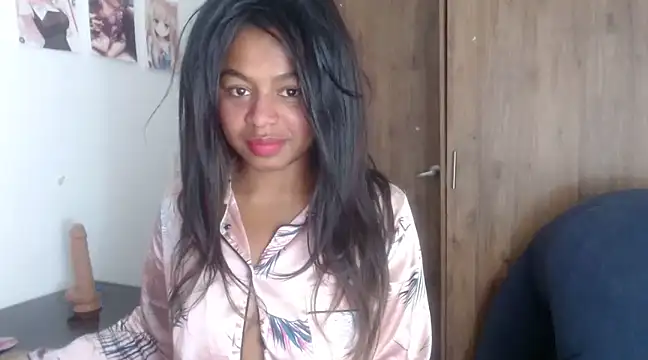 Snapshot of charlott7 chatting on 12-21-24, 12:06 charlott7 online show from 12-21-24, 12:06