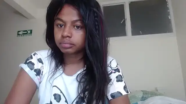 Snapshot of charlott7 chatting on 12-31-24, 12:25 charlott7 online show from 12-31-24, 12:25