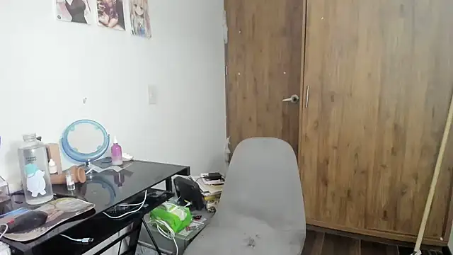 Snapshot of charlott7 chatting on 02-01-25, 01:23 charlott7 online show from 02-01-25, 01:23