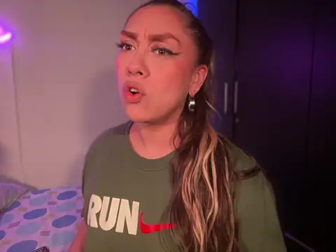 Im sophiie online show from 01-20-25, 06:21