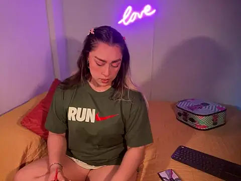 Im sophiie online show from 01-26-25, 05:56