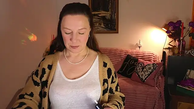 vanessawis  online show from 04-18-26, 12:25