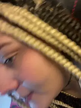 Snapshot of Laura_takint chatting on 01-08-25, 07:45 Laura takint online show from 01-08-25, 07:45