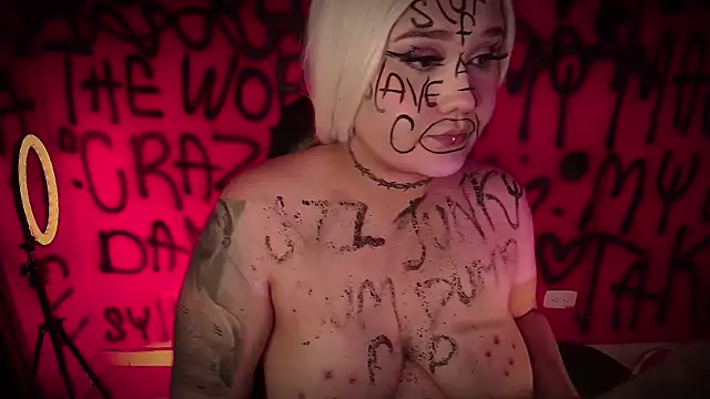 Snapshot of Laura_takint chatting on 02-12-25, 07:02 Laura takint online show from 02-12-25, 07:02