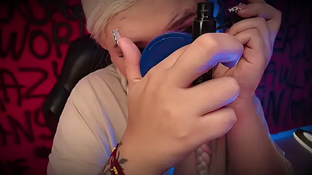 Snapshot of Laura_takint chatting on 02-15-25, 04:01 Laura takint online show from 02-15-25, 04:01