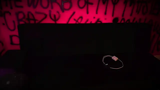 Snapshot of Laura_takint chatting on 02-26-25, 04:03 Laura takint online show from 02-26-25, 04:03