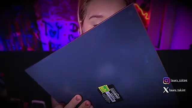 Snapshot of Laura_takint chatting on 09-25-25, 09:18 Laura takint online show from 09-25-25, 09:18