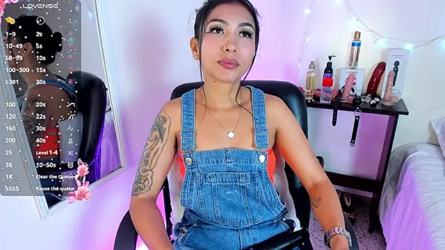 Snapshot of Tracy_lambo chatting on 02-14-26, 01:57 Tracy lambo online show from 02-14-26, 01:57