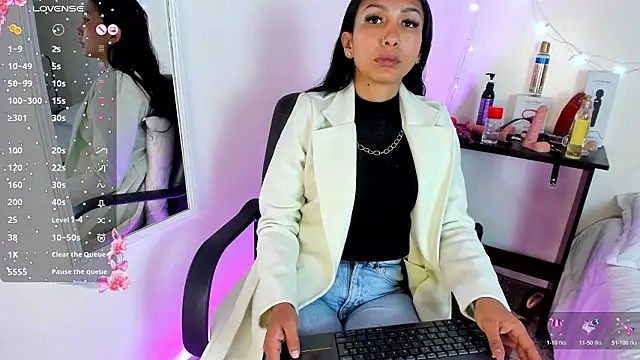 Snapshot of Tracy_lambo chatting on 02-15-26, 02:30 Tracy lambo online show from 02-15-26, 02:30