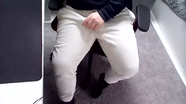 Luishorny19 online show from 12-27-24, 12:23