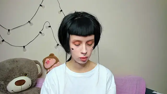 FlowerOfSin2001 online show from 10-11-25, 04:05