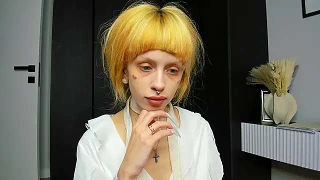 FlowerOfSin2001 online show from 03-01-26, 05:48