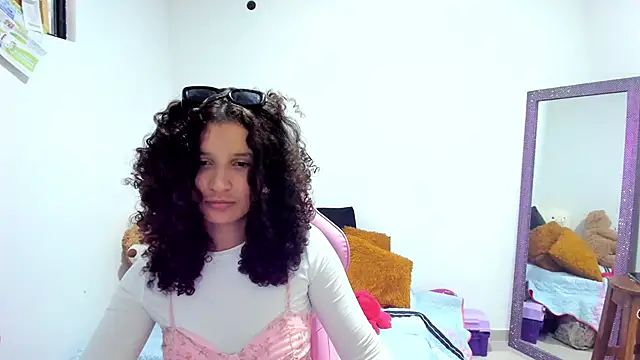 Snapshot of Cositarica_ chatting on 10-05-25, 04:16 Cositarica online show from 10-05-25, 04:16