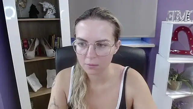 Zoey Erotic online show from 09-10-25, 04:34