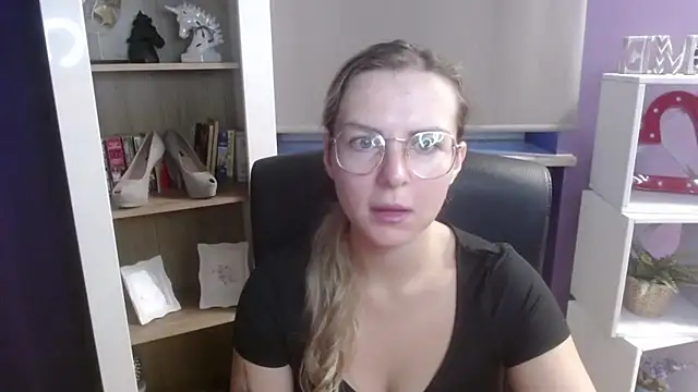 Zoey Erotic online show from 09-15-25, 04:23